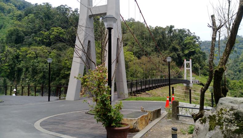 鳩之澤溫泉-吊橋